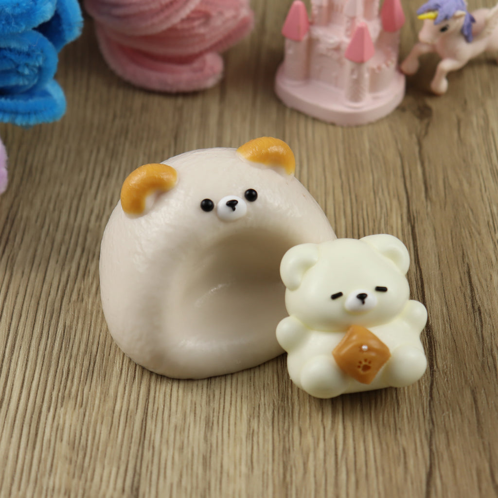 Letssquishy Taba スクイーズ ソファで眠るクマ – 手作りシリコンデザートフィジェットトイ