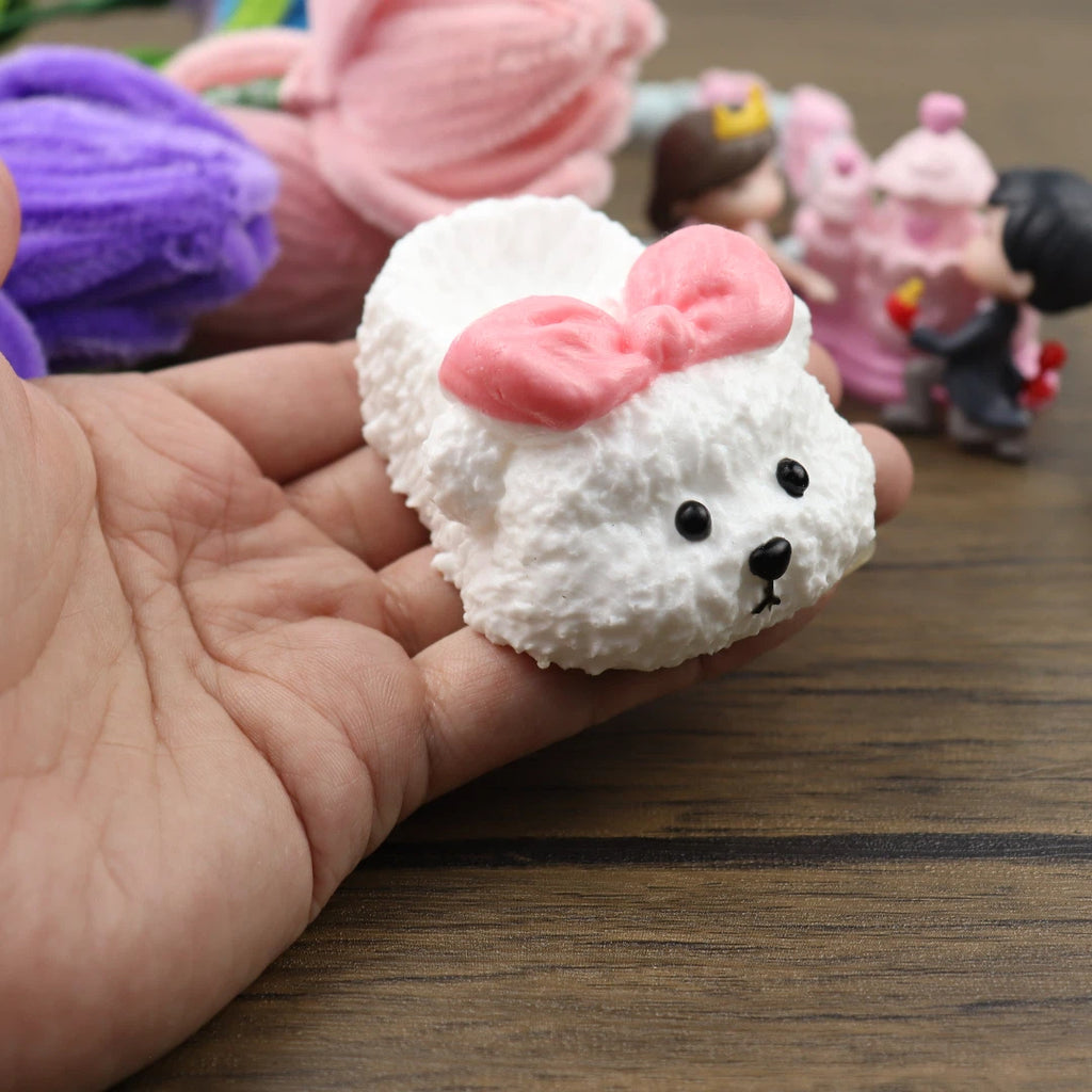 Letssquishy Taba Squishy: 小さなクマの白いスリッパ – 手作りシリコンスクイーズフィジェットトイ