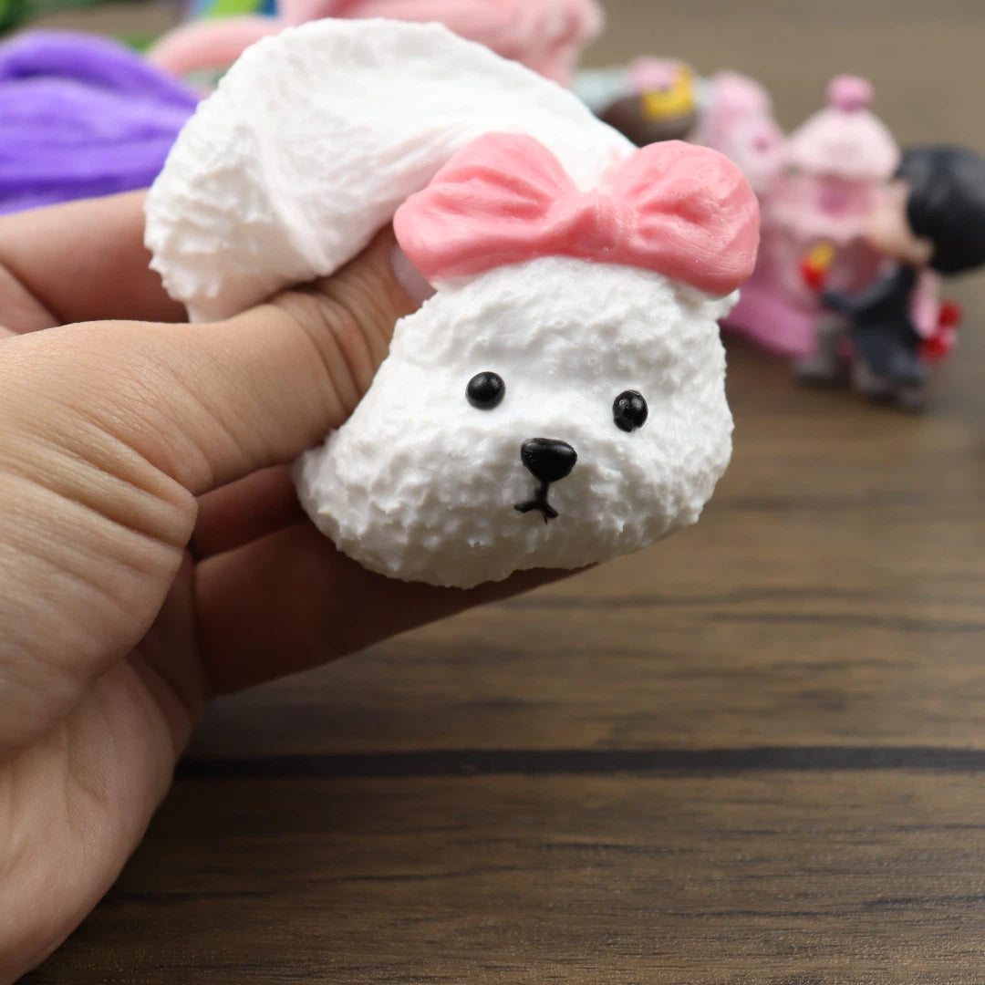 Letssquishy Taba Squishy: 小さなクマの白いスリッパ – 手作りシリコンスクイーズフィジェットトイ