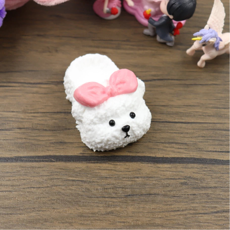 Letssquishy Taba Squishy: 小さなクマの白いスリッパ – 手作りシリコンスクイーズフィジェットトイ
