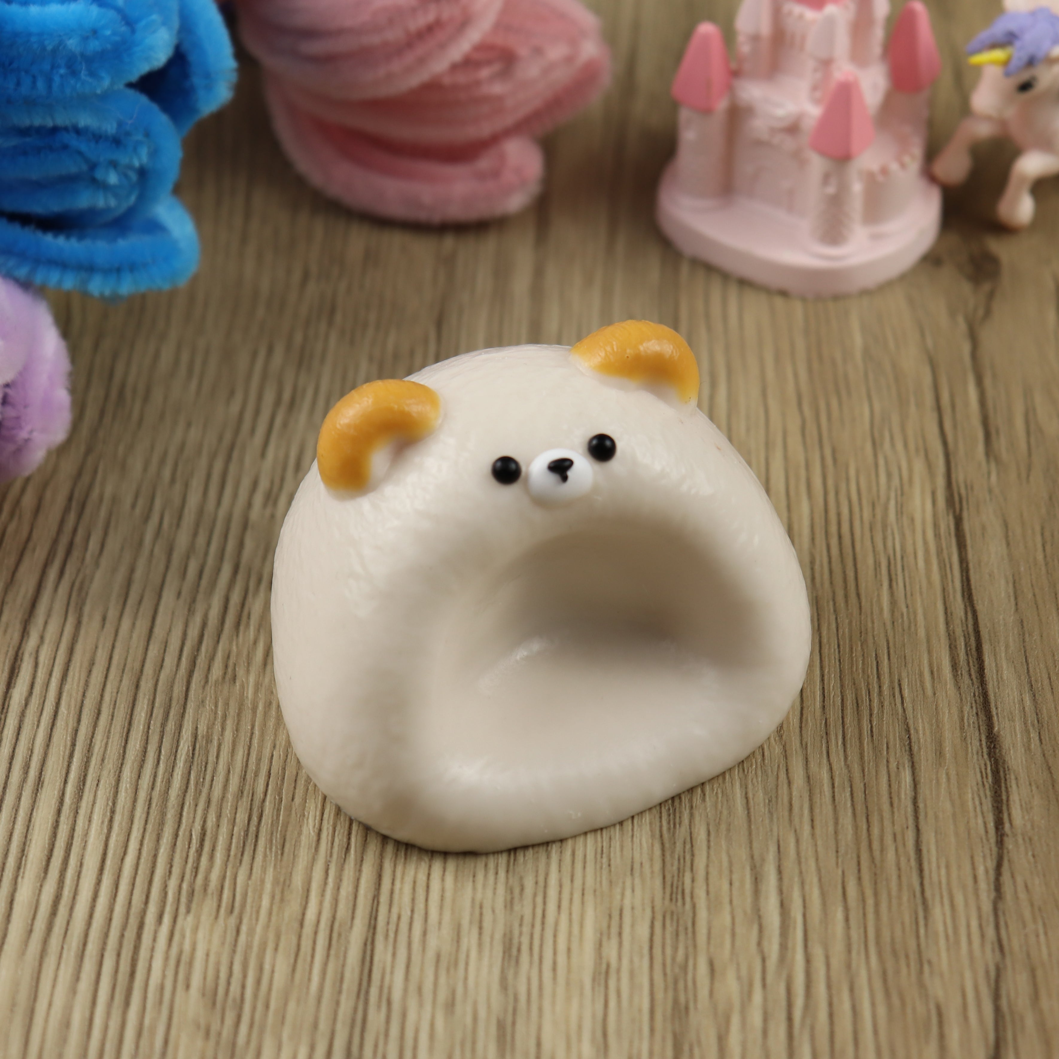 Letssquishy Taba スクイーズ ソファで眠るクマ – 手作りシリコンデザートフィジェットトイ