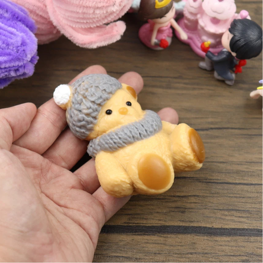 Letssquishy Taba スクイーズ：グレーの帽子をかぶったテディベア – 手作りシリコンスクイーズフィジェットトイ