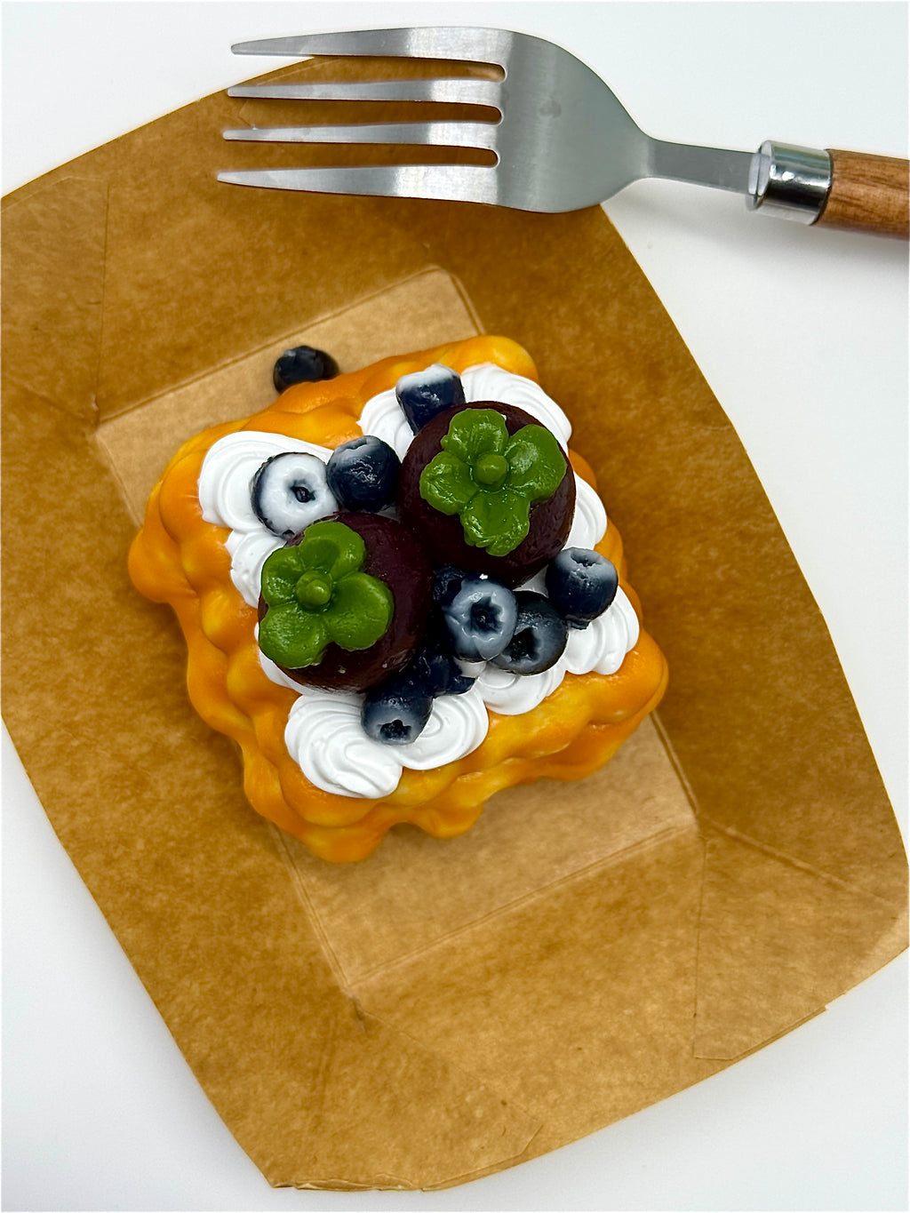 Letssquishy Tabaスクイーズ：リアルなマンゴスチン＆ブルーベリーワッフル - 手作りシリコンデザートフィジェットトイ