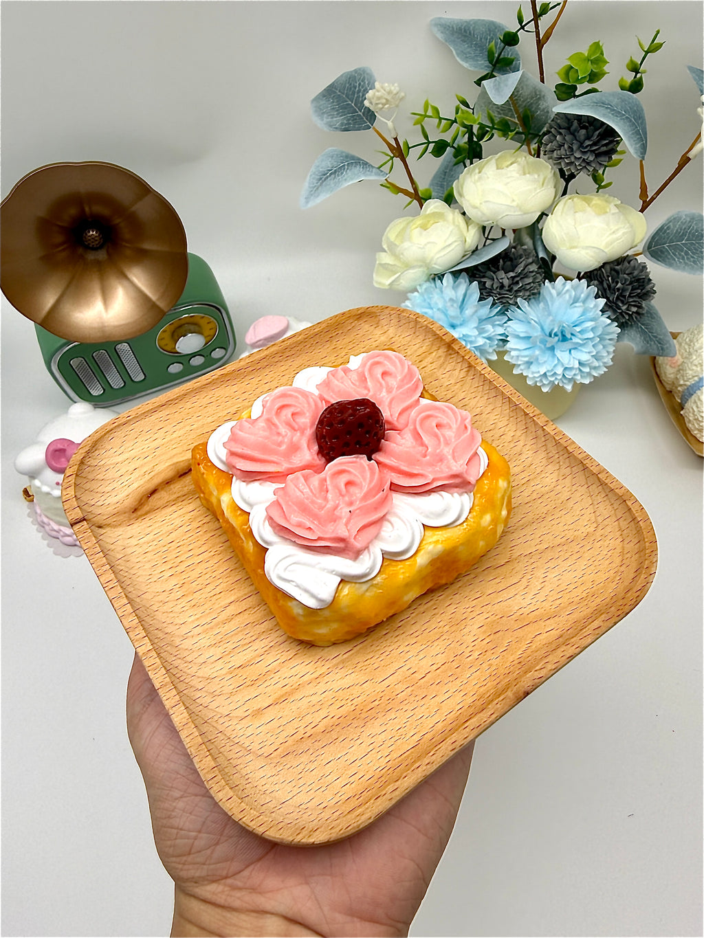 Letssquishy Taba スクイーズ ピンクローズクリームワッフル – リアルなシリコン製デザートフィジェットトイ