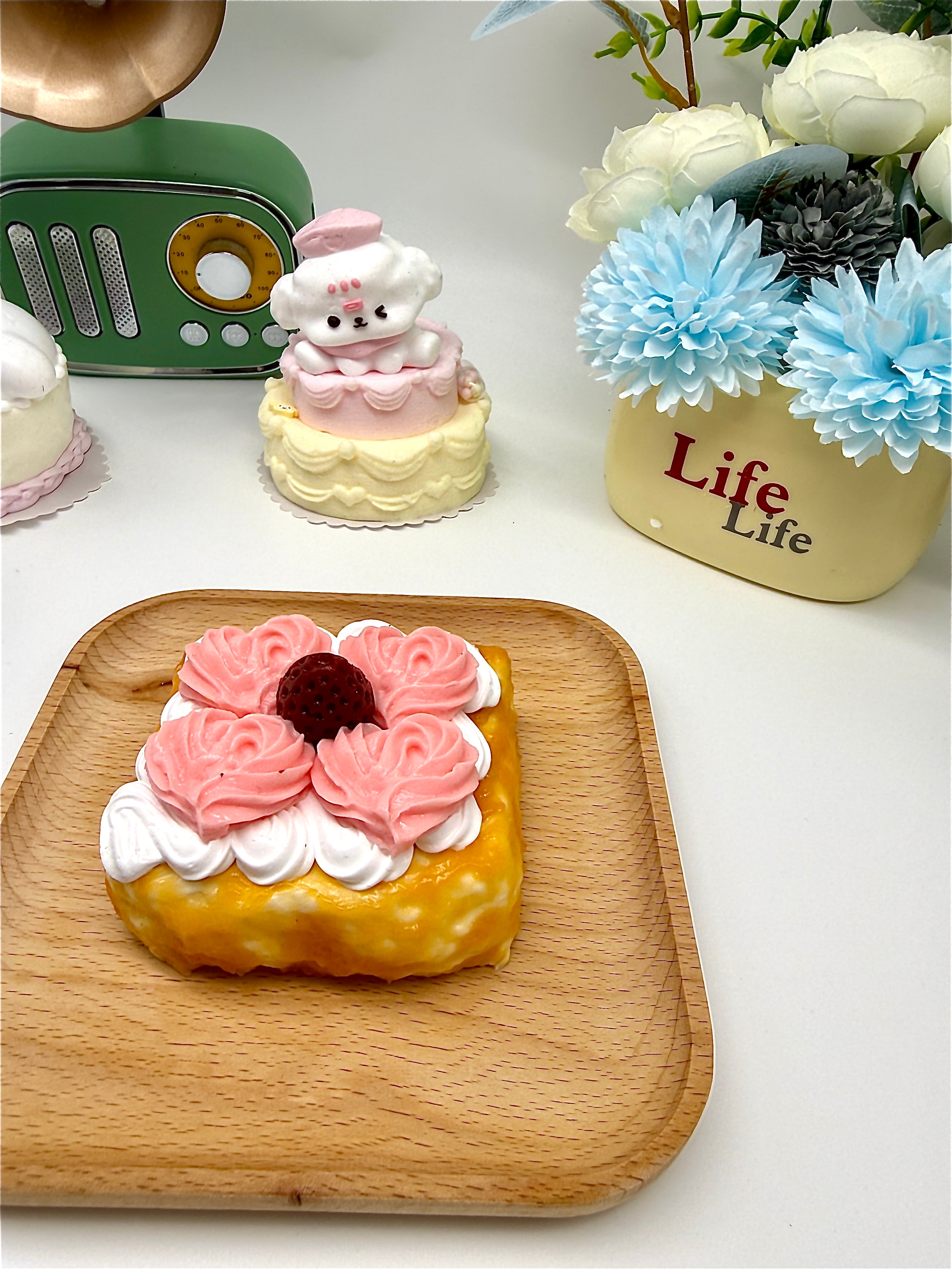 Letssquishy Taba スクイーズ ピンクローズクリームワッフル – リアルなシリコン製デザートフィジェットトイ